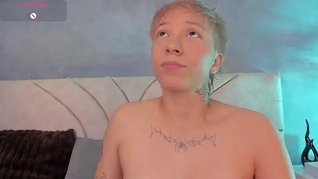Snapshot of vane_grey chatting on June 27, 7:42 pm vane grey online show from June 27, 7:42 pm