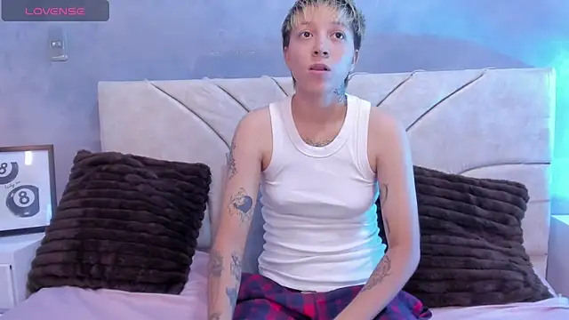 Snapshot of vane_grey chatting on June 6, 7:41 pm vane grey online show from June 6, 7:41 pm