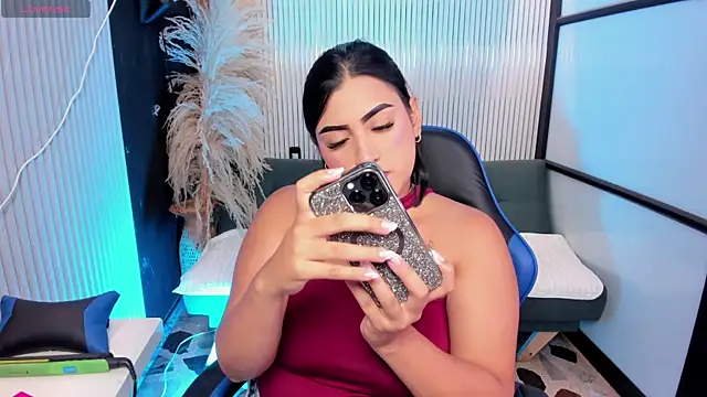 Snapshot of AmeliaHart_ chatting on June 14, 8:43 pm AmeliaHart online show from June 14, 8:43 pm
