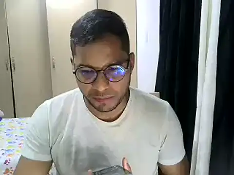 Snapshot of Bruno_vip chatting on July 3, 12:06 am Bruno vip online show from July 3, 12:06 am