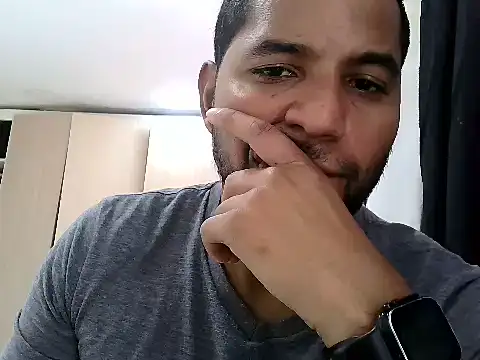Snapshot of Bruno_vip chatting on June 6, 6:13 pm Bruno vip online show from June 6, 6:13 pm