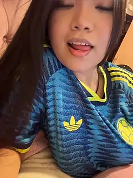 Snapshot of maria_lunag chatting on June 18, 2:32 am maria lunag online show from June 18, 2:32 am