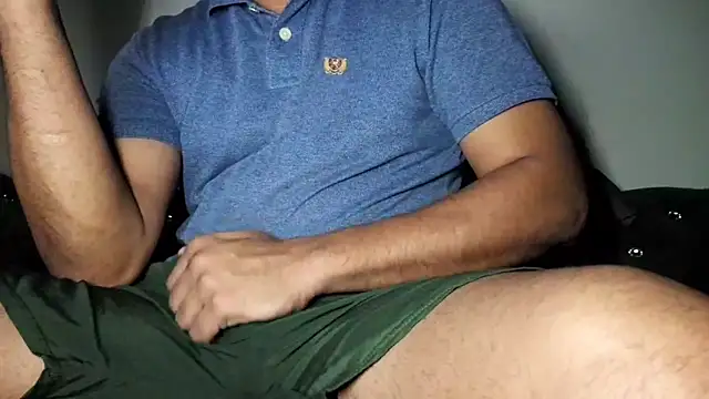 Snapshot of psexplr chatting on November 19, 6:19 pm psexplr online show from November 19, 6:19 pm