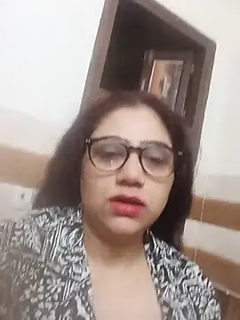 Snapshot of yourchahat27 chatting on May 27, 11:12 pm yourchahat27 online show from May 27, 11:12 pm