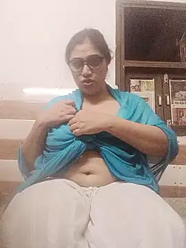 Snapshot of yourchahat27 chatting on June 7, 6:46 pm yourchahat27 online show from June 7, 6:46 pm