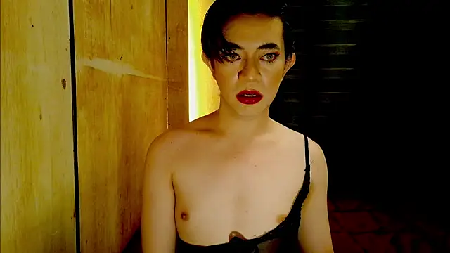 Pretty Bug online show from June 1, 12:16 pm