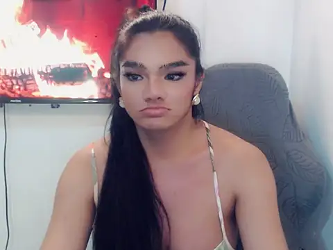 HollyFoxy69 online show from May 21, 12:46 pm