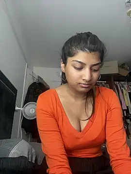 naughtywhisper784 online show from June 27, 9:48 am