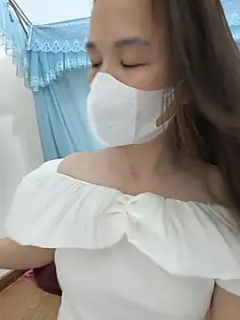 Snapshot of Lye_lovely chatting on June 19, 1:39 pm Lye lovely online show from June 19, 1:39 pm