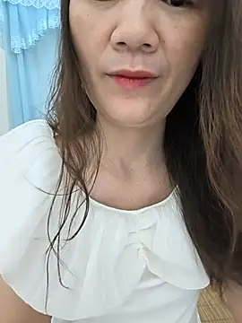 Snapshot of Lye_lovely chatting on June 21, 10:04 pm Lye lovely online show from June 21, 10:04 pm