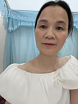Snapshot of Lye_lovely chatting on June 15, 12:49 pm Lye lovely online show from June 15, 12:49 pm