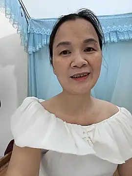 Snapshot of Lye_lovely chatting on June 11, 2:47 pm Lye lovely online show from June 11, 2:47 pm