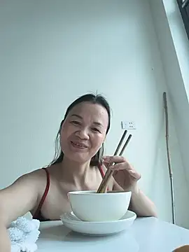Snapshot of Lye_lovely chatting on June 28, 2:40 am Lye lovely online show from June 28, 2:40 am