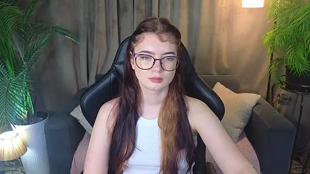 Snapshot of MelissaMay__ chatting on June 6, 11:54 pm MelissaMay online show from June 6, 11:54 pm