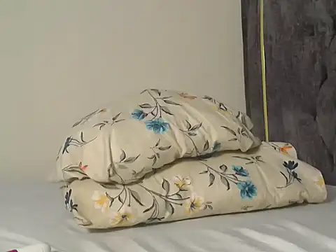 QueenMyaa online show from June 3, 6:34 pm