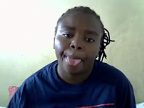 Snapshot of prettydomina chatting on June 12, 12:19 am prettydomina online show from June 12, 12:19 am