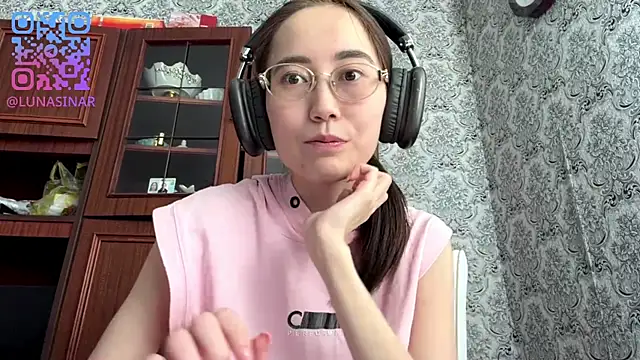 Snapshot of VickieTrudo chatting on June 12, 4:32 am VickieTrudo online show from June 12, 4:32 am