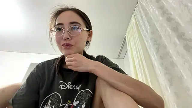 Snapshot of VickieTrudo chatting on July 6, 8:44 pm VickieTrudo online show from July 6, 8:44 pm