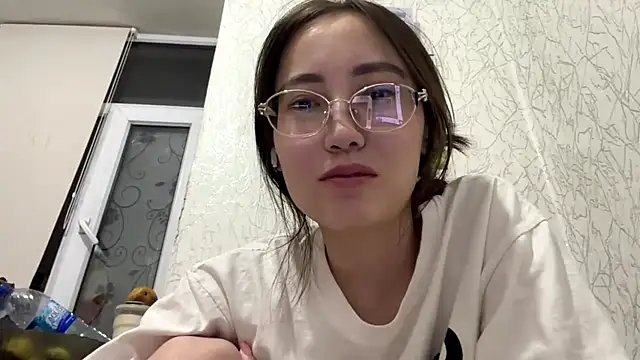 Snapshot of VickieTrudo chatting on June 15, 9:14 pm VickieTrudo online show from June 15, 9:14 pm