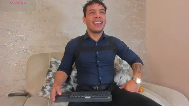 Snapshot of OliverWyse chatting on June 13, 1:14 am OliverWyse online show from June 13, 1:14 am