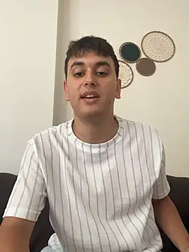 imjustaboyy1 online show from July 17, 10:34 am