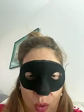 Snapshot of lulupiecitosamor chatting on June 24, 3:32 pm lulupiecitosamor online show from June 24, 3:32 pm