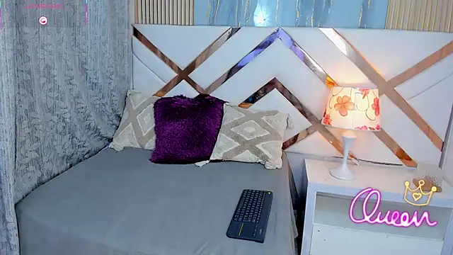 Snapshot of KaylaDavies chatting on July 15, 2:02 pm KaylaDavies online show from July 15, 2:02 pm