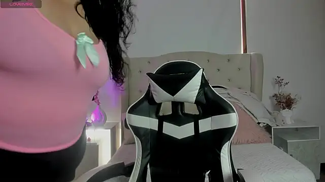 JadeBellee online show from June 13, 6:17 pm
