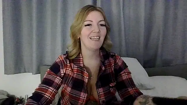Snapshot of Chanti_Ryder_X chatting on June 15, 9:14 pm Chanti Ryder X online show from June 15, 9:14 pm