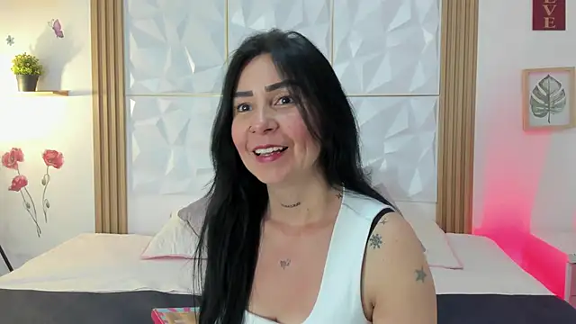 Snapshot of Anniee_333 chatting on June 22, 3:09 pm Anniee 333 online show from June 22, 3:09 pm