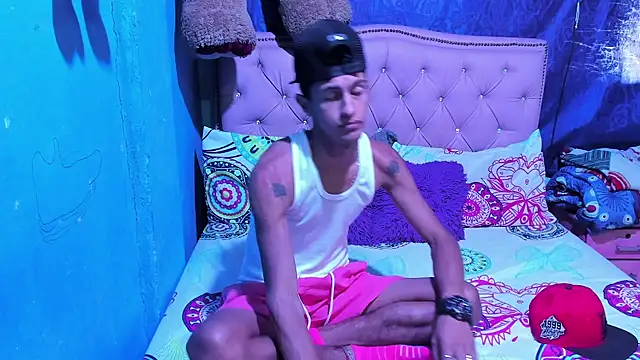 sexy guys23 online show from May 22, 8:51 pm