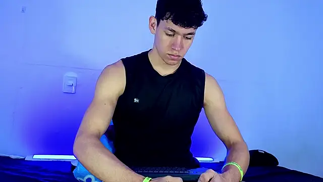 Luke Muscle online show from May 25, 1:10 pm