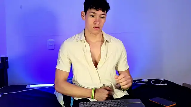 Luke Muscle online show from May 29, 1:06 pm