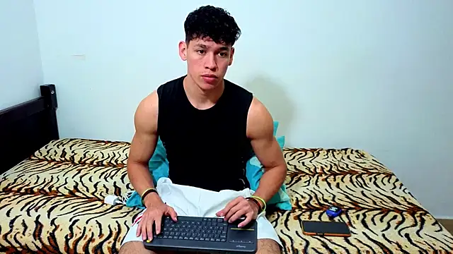 Luke Muscle online show from June 15, 4:01 am
