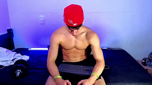 Luke Muscle online show from June 6, 2:06 am