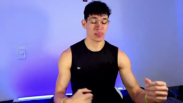 Luke Muscle online show from May 30, 12:44 pm