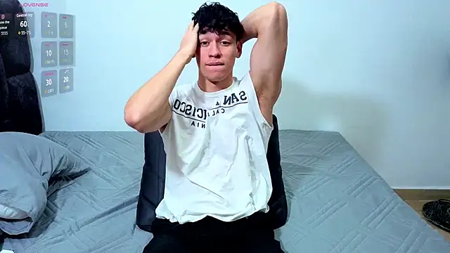 Luke Muscle online show from July 4, 11:09 pm