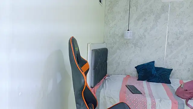 Snapshot of paulina_0_ chatting on June 17, 1:54 pm paulina 0 online show from June 17, 1:54 pm