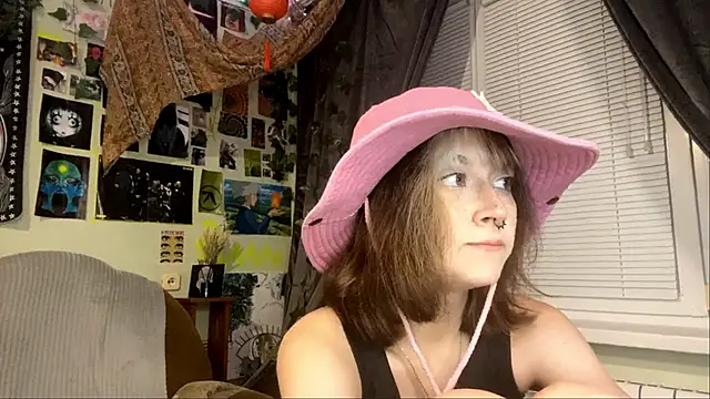 YourFavoriteAltgirl online show from May 21, 9:23 pm
