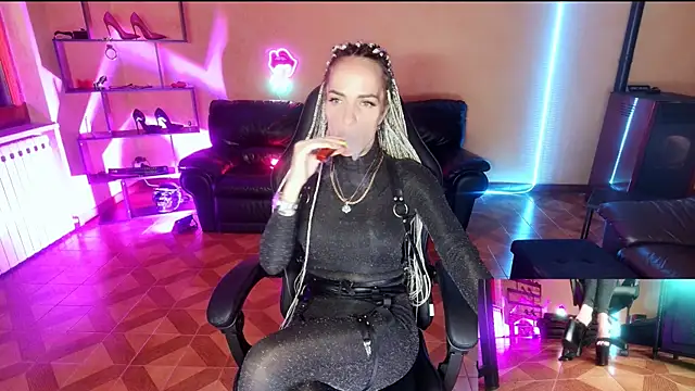 Monicamaxwell online show from June 11, 7:49 am