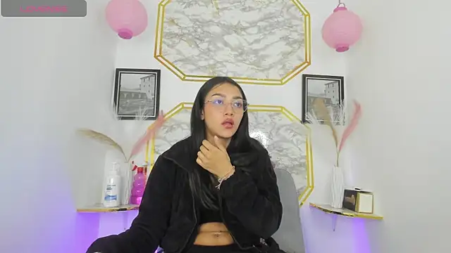 jaulyn 18   online show from June 12, 4:16 pm