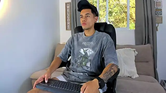 Snapshot of NickCopeer_ chatting on July 9, 1:54 pm NickCopeer online show from July 9, 1:54 pm