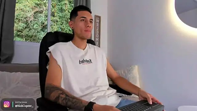 Snapshot of NickCopeer_ chatting on June 10, 12:39 pm NickCopeer online show from June 10, 12:39 pm