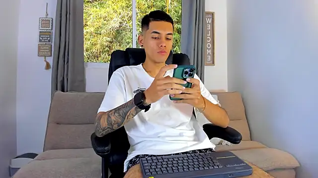 Snapshot of NickCopeer_ chatting on July 13, 12:59 pm NickCopeer online show from July 13, 12:59 pm