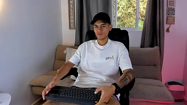 Snapshot of NickCopeer_ chatting on July 17, 1:08 pm NickCopeer online show from July 17, 1:08 pm