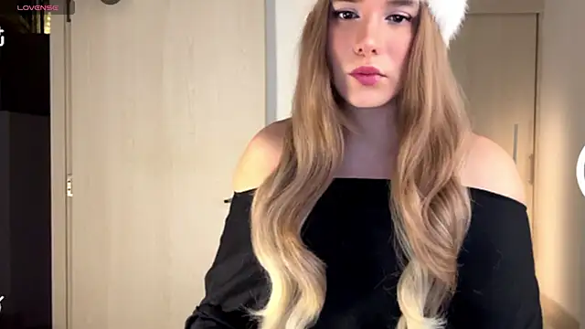 Snapshot of goldenangel_4u chatting on June 30, 2:55 am goldenangel 4u online show from June 30, 2:55 am