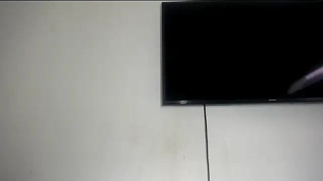 Snapshot of Fox_Loves chatting on June 18, 9:09 pm Fox Loves online show from June 18, 9:09 pm