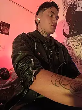 Snapshot of AlecBanne_ chatting on July 7, 8:56 pm AlecBanne online show from July 7, 8:56 pm