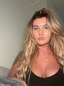 Snapshot of thebeachyblonde chatting on July 14, 1:16 am thebeachyblonde online show from July 14, 1:16 am