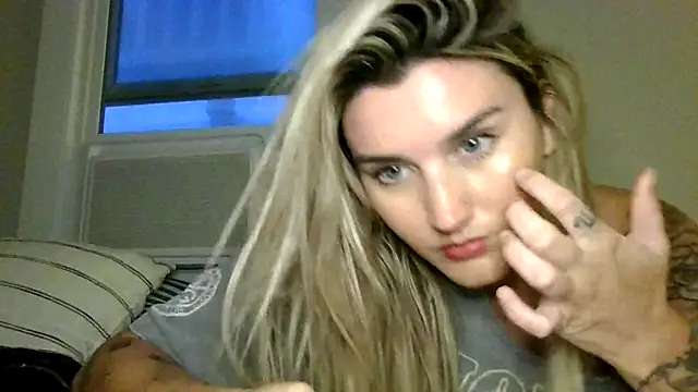 Snapshot of thebeachyblonde chatting on June 26, 3:12 am thebeachyblonde online show from June 26, 3:12 am